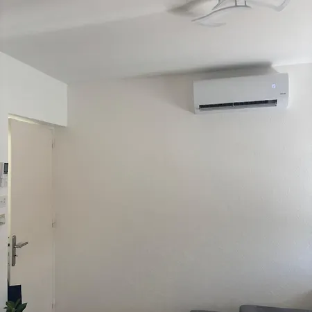 Appartement Montalieu アパート *